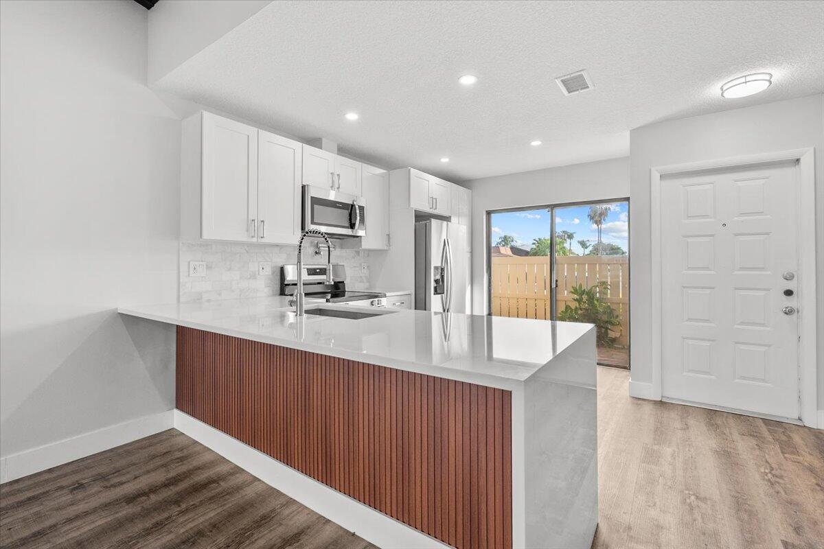 WOODLAKE ISLES - Residential