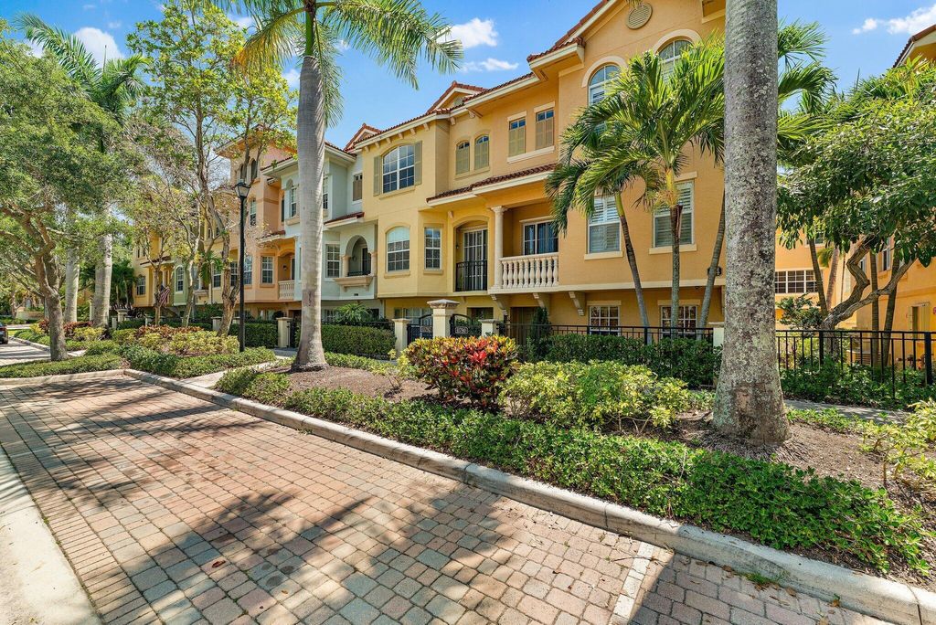 Photo of 11792 Valencia Gardens Avenue, Palm Beach Gardens, FL 33410 (MLS # R11017783)