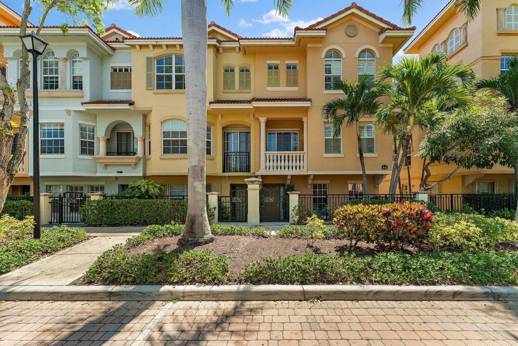 Photo of 11792 Valencia Gardens Avenue, Palm Beach Gardens, FL 33410 (MLS # R11017783)