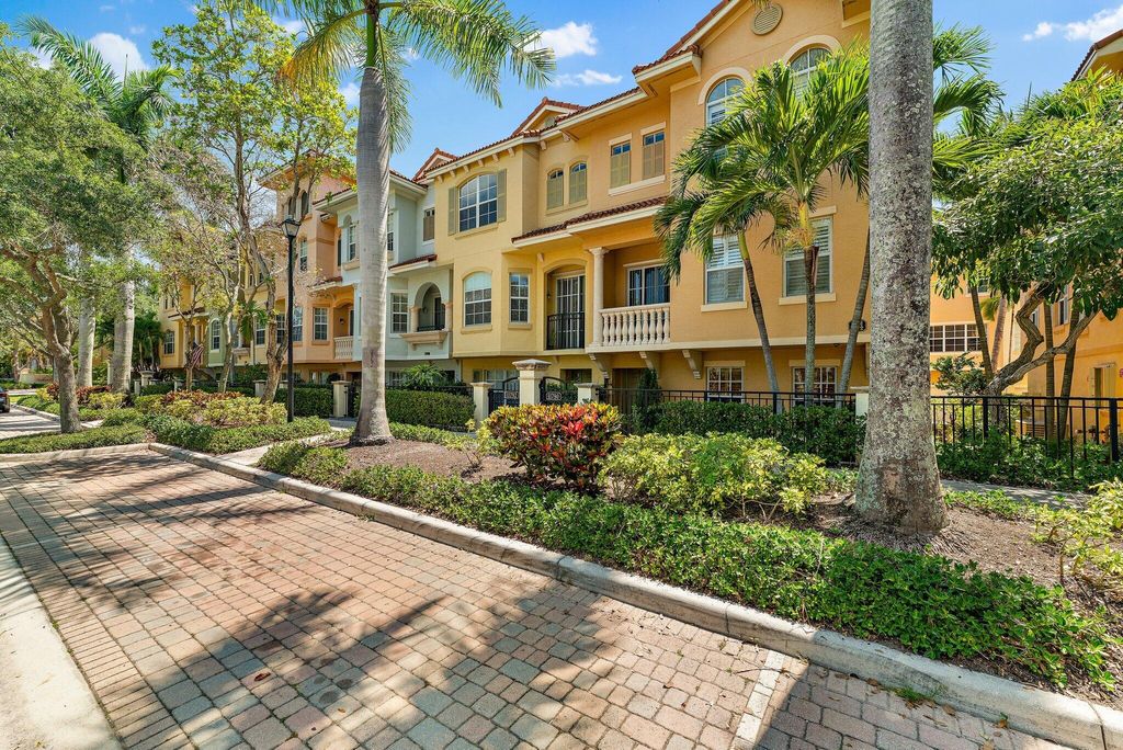 Photo of 11792 Valencia Gardens Avenue, Palm Beach Gardens, FL 33410 (MLS # R11017783)