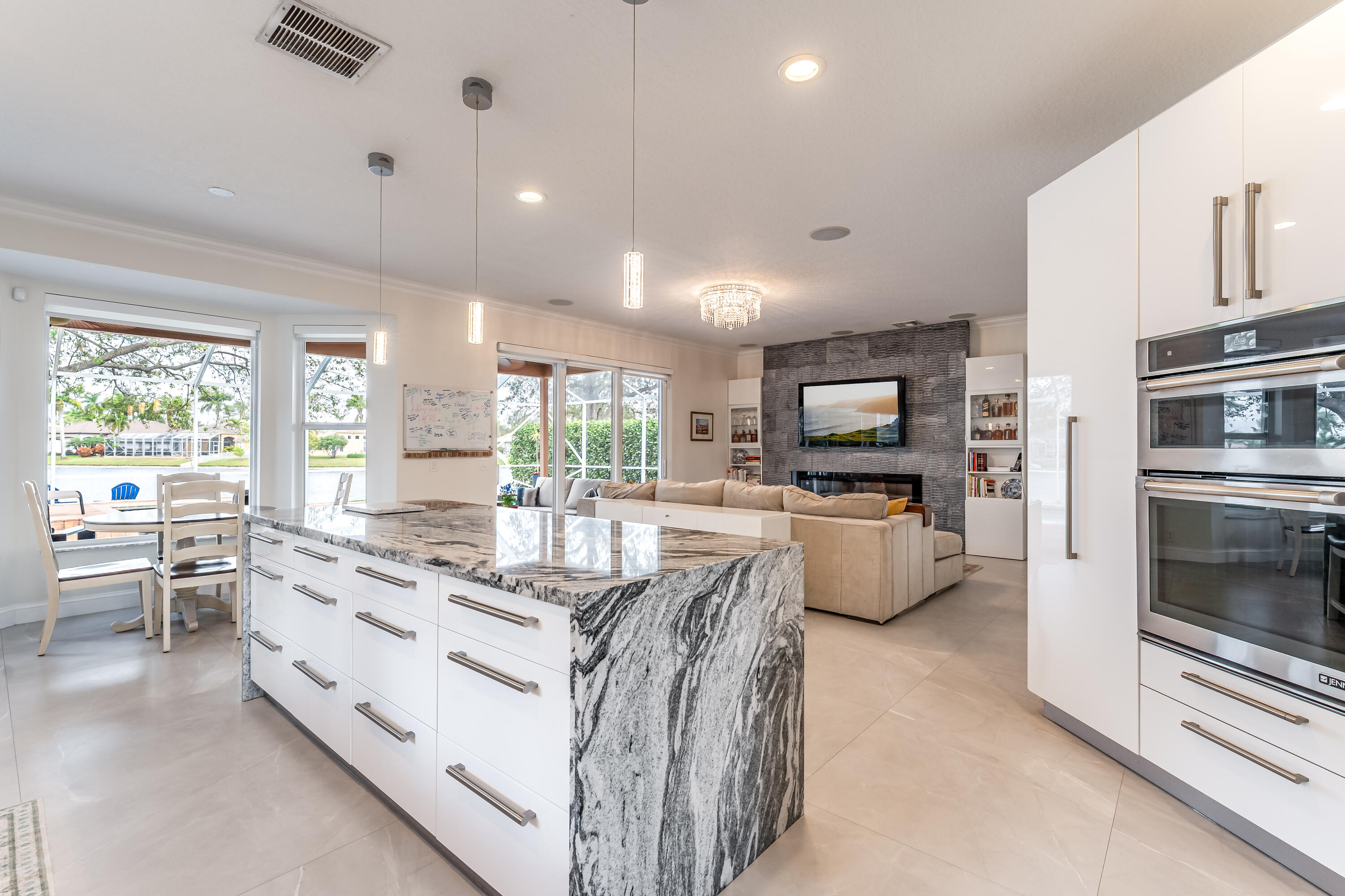 PEMBROKE FALLS - Residential