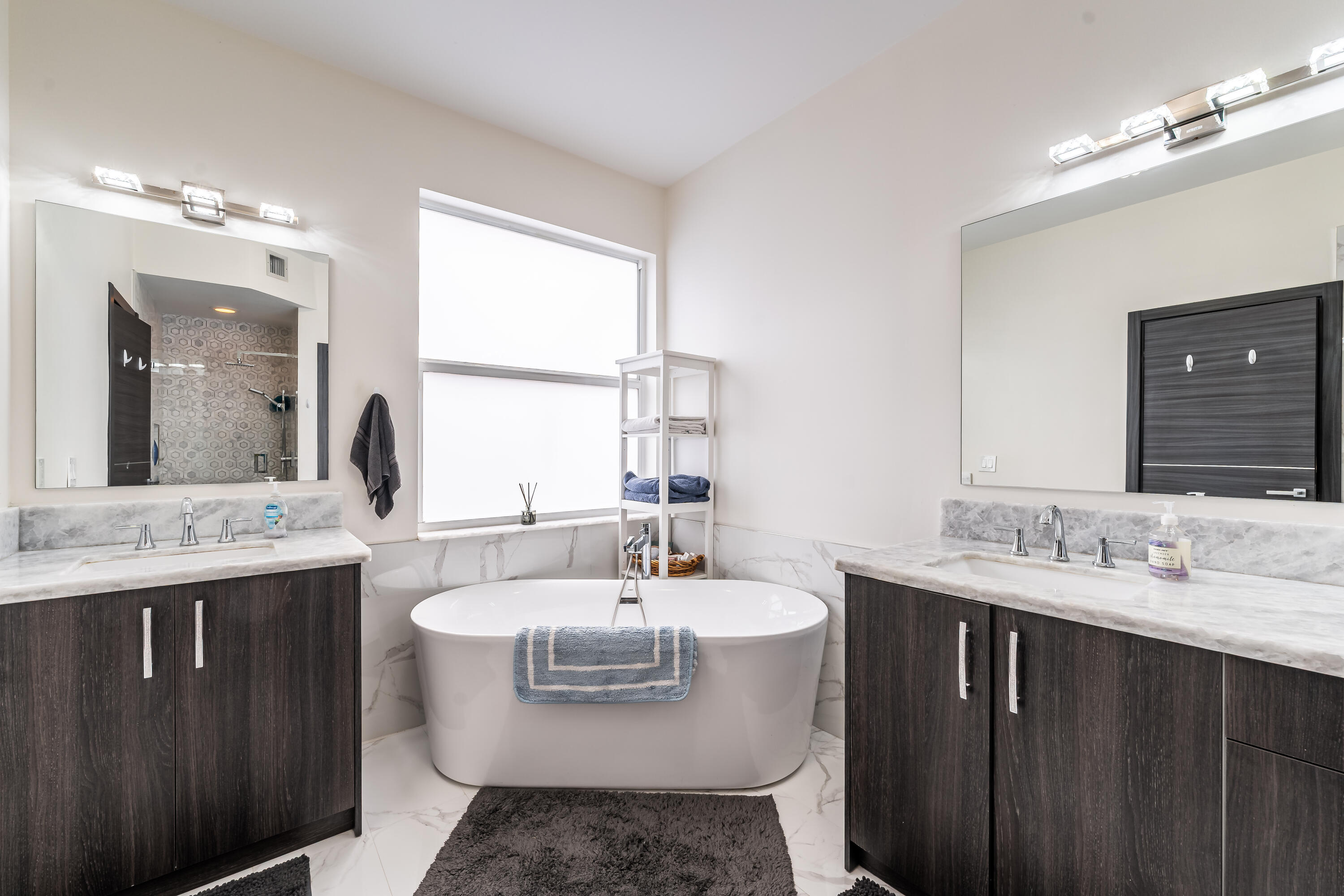 PEMBROKE FALLS - Residential