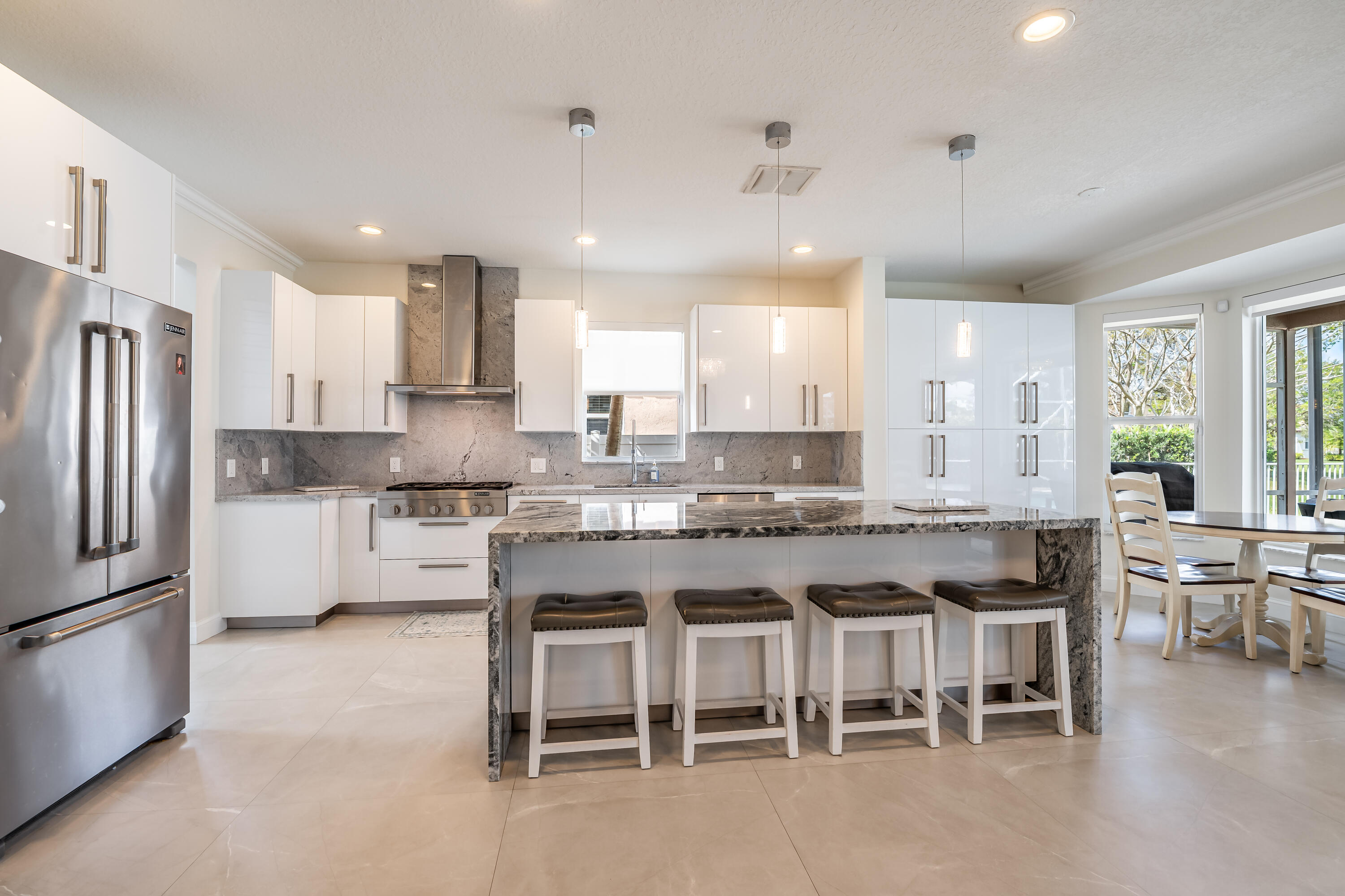 PEMBROKE FALLS - Residential