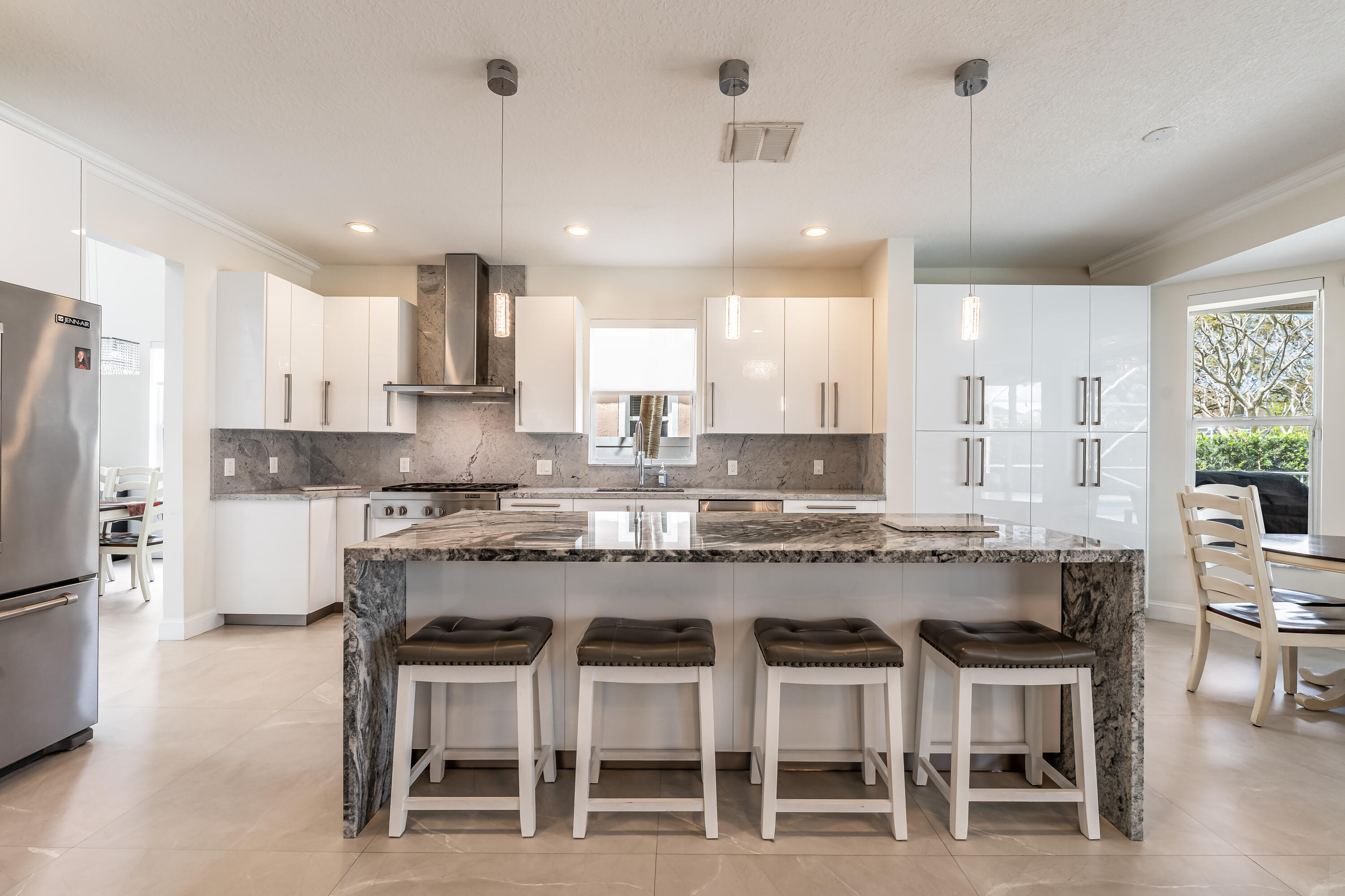 PEMBROKE FALLS - Residential