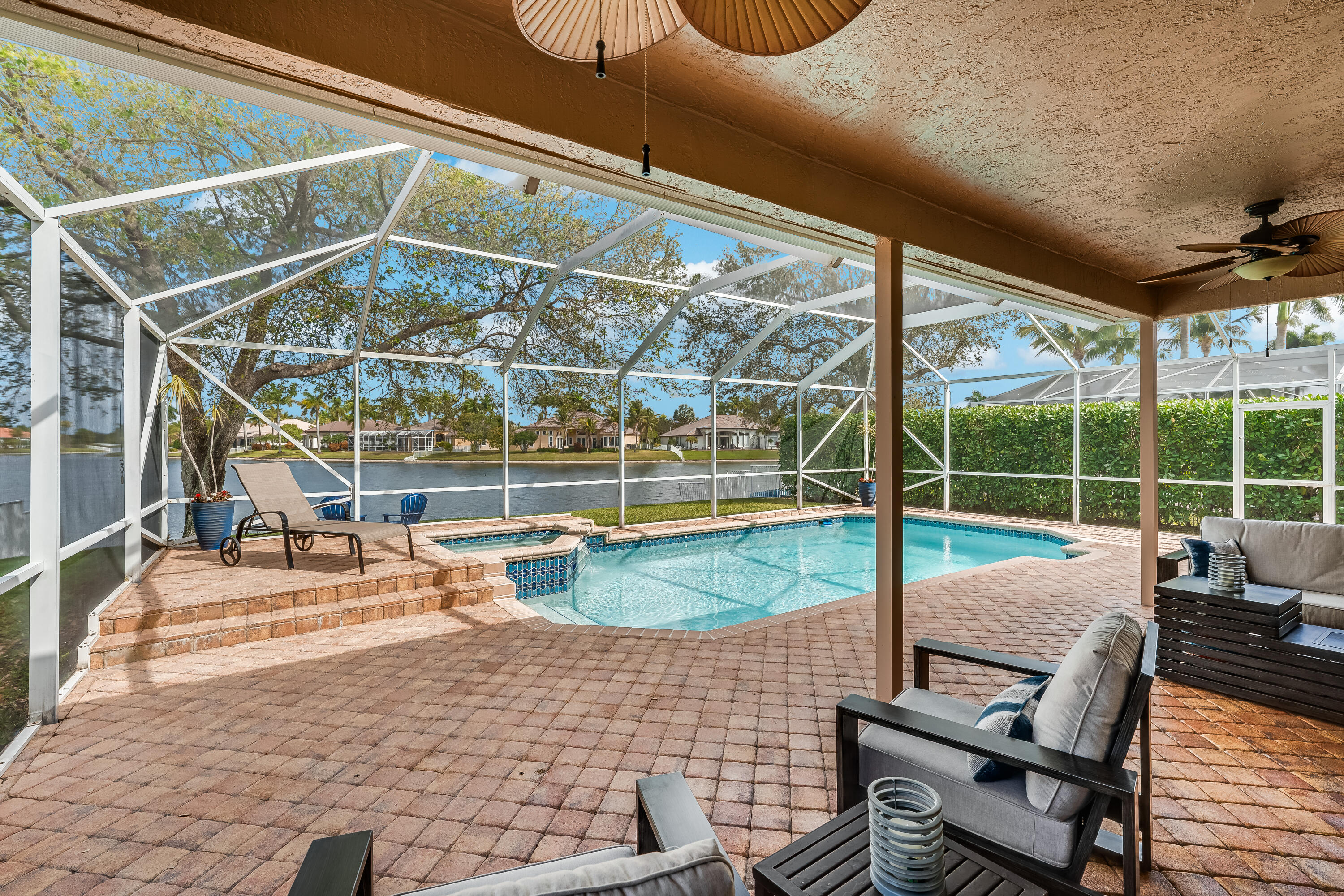 PEMBROKE FALLS - Residential