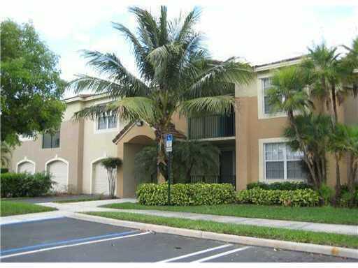 SPACIOUS 1 BEDROOM 1 BATH CONDO IN THE MOST DESIRED GATED COMMUNITY OF DELRAY BEACH. GREAT LOCATION.THIS UNIT FEATURES A GOLF COURSE VIEW,LAMINATE WOOD FLOOR, NEWER APPLIANCES IN THE KITCHEN WOOD LAMINATE FLOORING, WHITE CROWN MOLDING, VAULTED CEILINGS, FULL SIZE WASHER/DRYER, HUGE WALK-I N CLOSETS, AND MUCH MORE. A RESORT STYLE SWIMMING POOL, FITNESS CENTER, LIGHTED OUTDOOR TENNIS COURTS, INDOOR RACQUETBALL COURT, CLOSE TO MAJOR HWYS, TRENDY DOWNTOWN DELRAY AND THE BEACH!