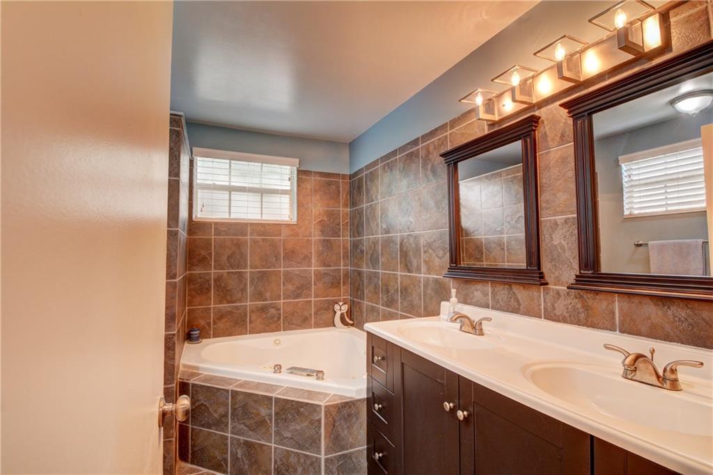West Glen Manor 145-7 B - Residential