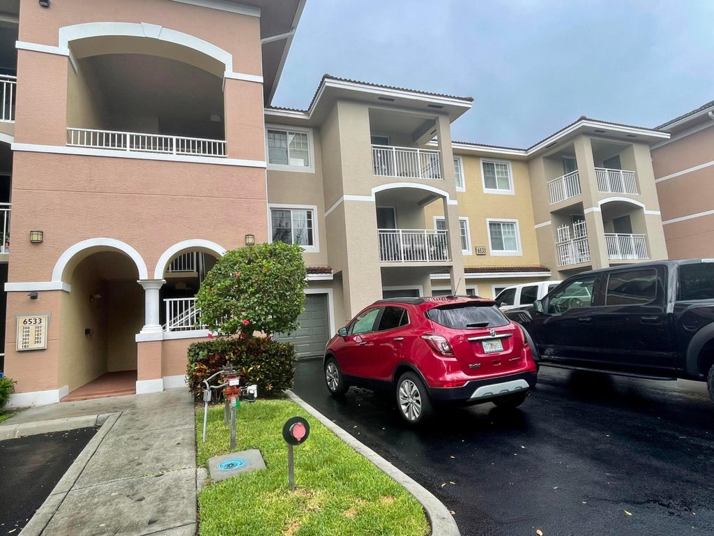 Photo of 6533 Emerald Dunes Drive #107, West Palm Beach, FL 33411 (MLS # R11014709)