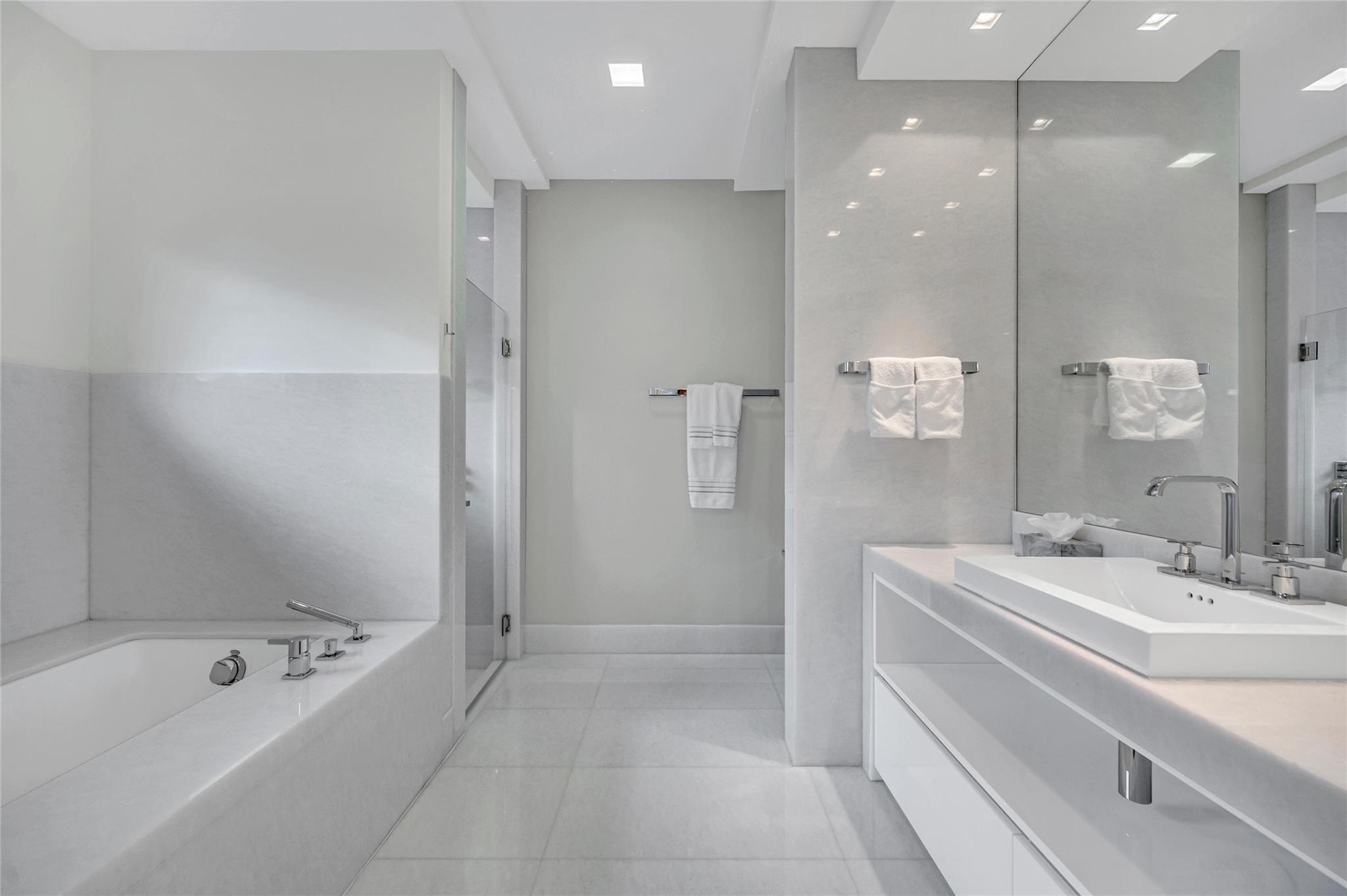 ISLA BAHIA - Residential