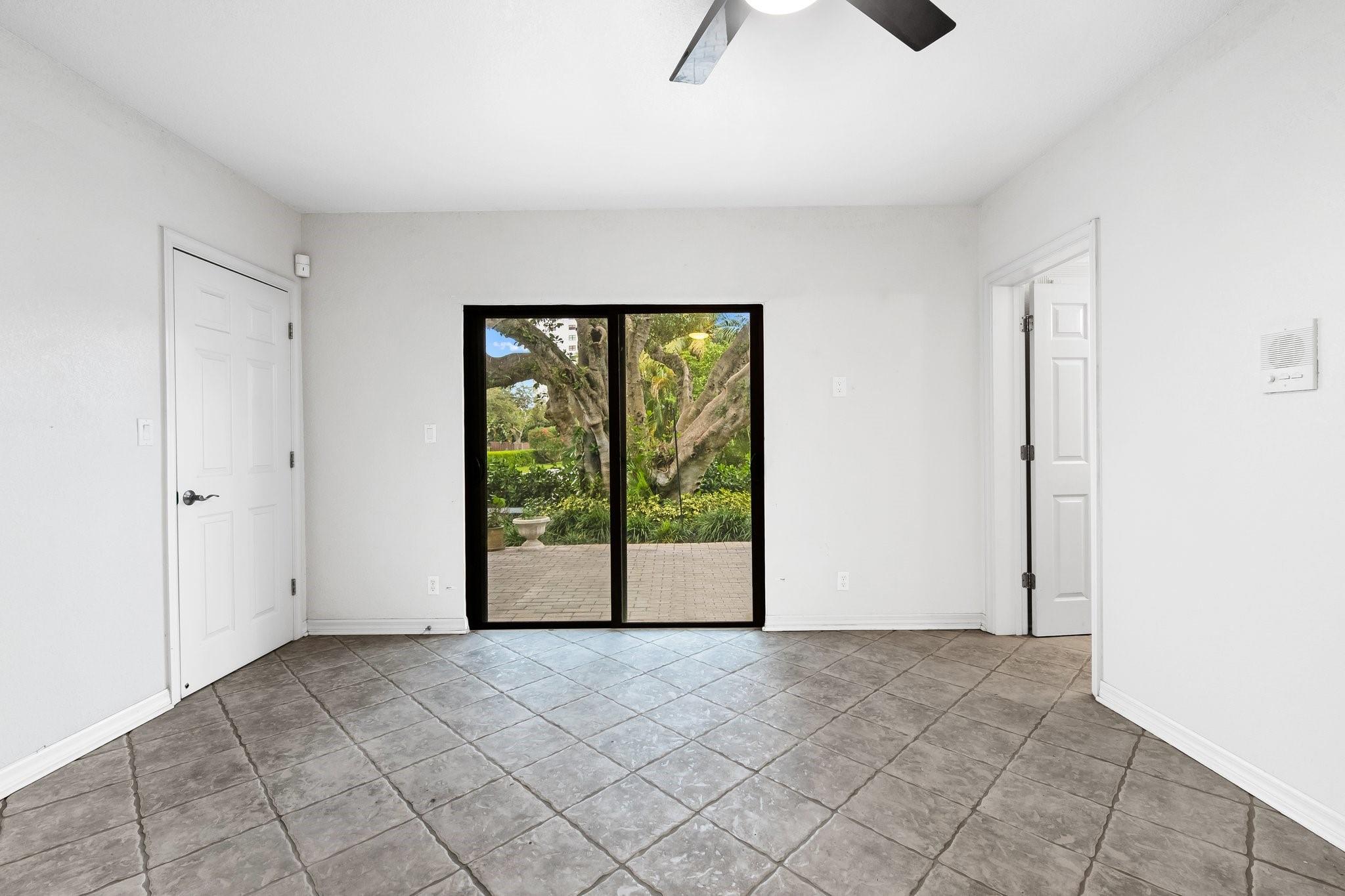 1260 N Riverside Dr 1260
