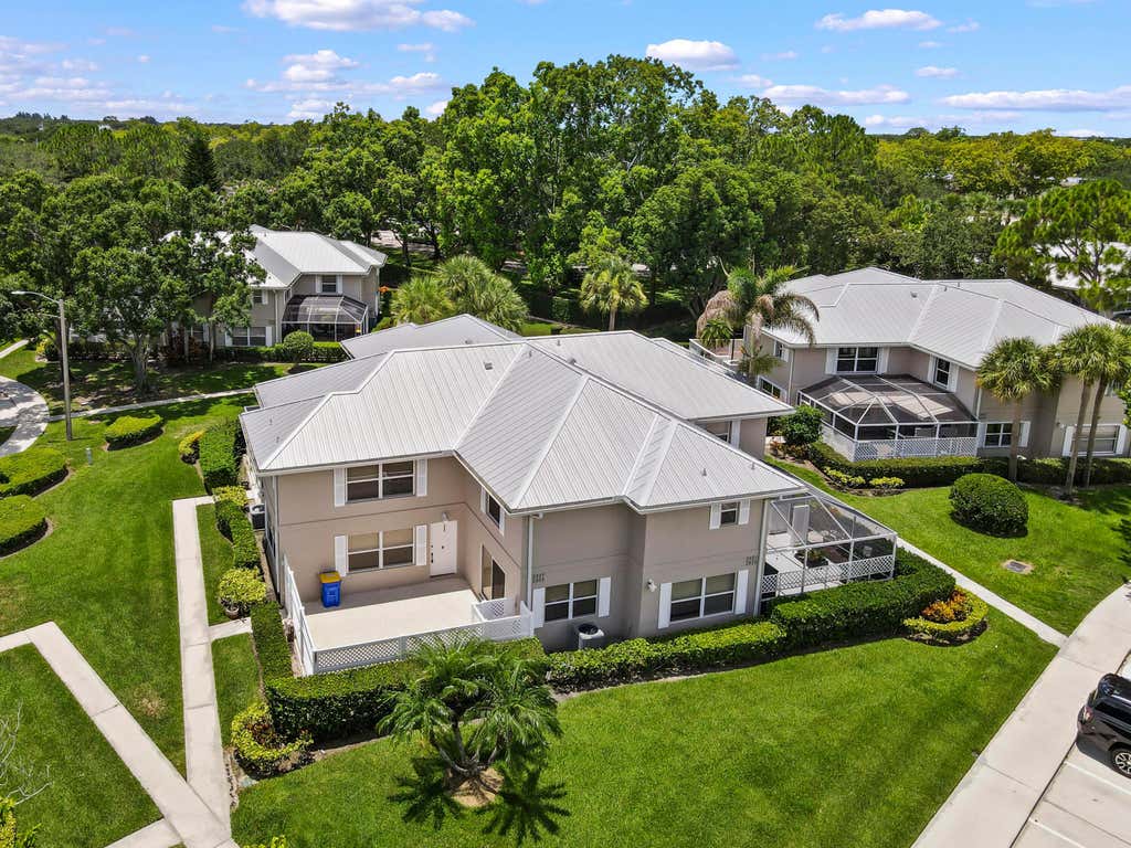 Photo of 2927 SW Lakemont Place, Palm City, FL 34990 (MLS # B26049547)