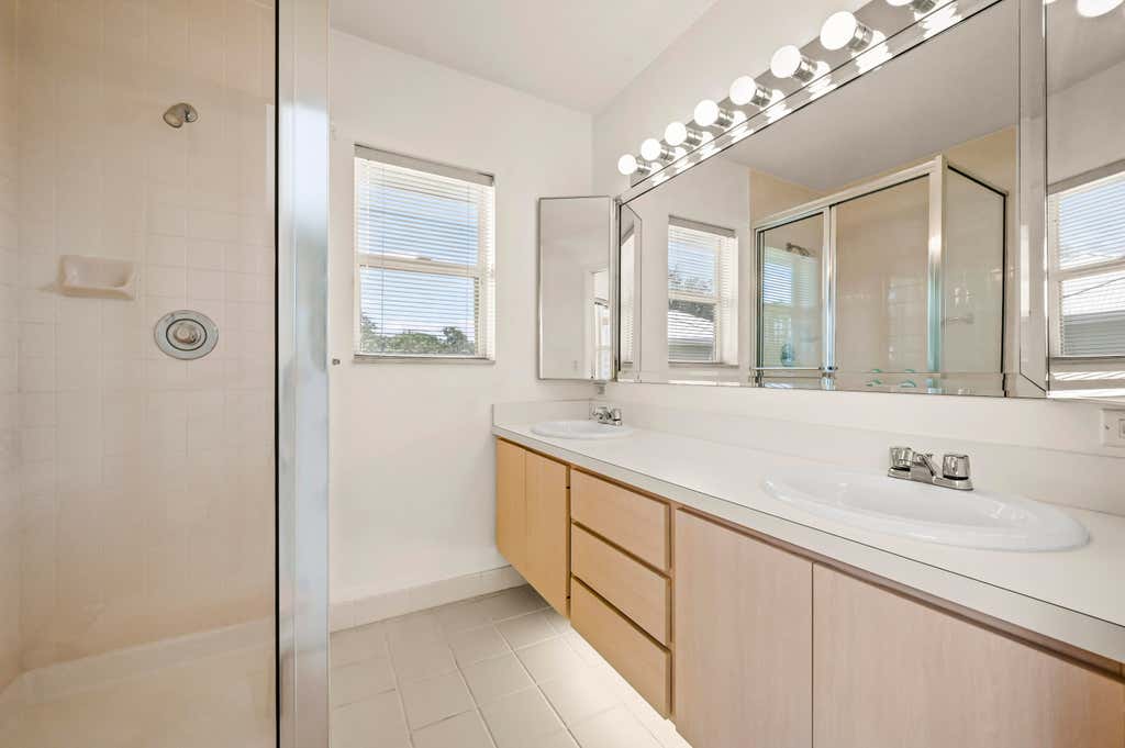 Photo of 2927 SW Lakemont Place, Palm City, FL 34990 (MLS # B26049547)