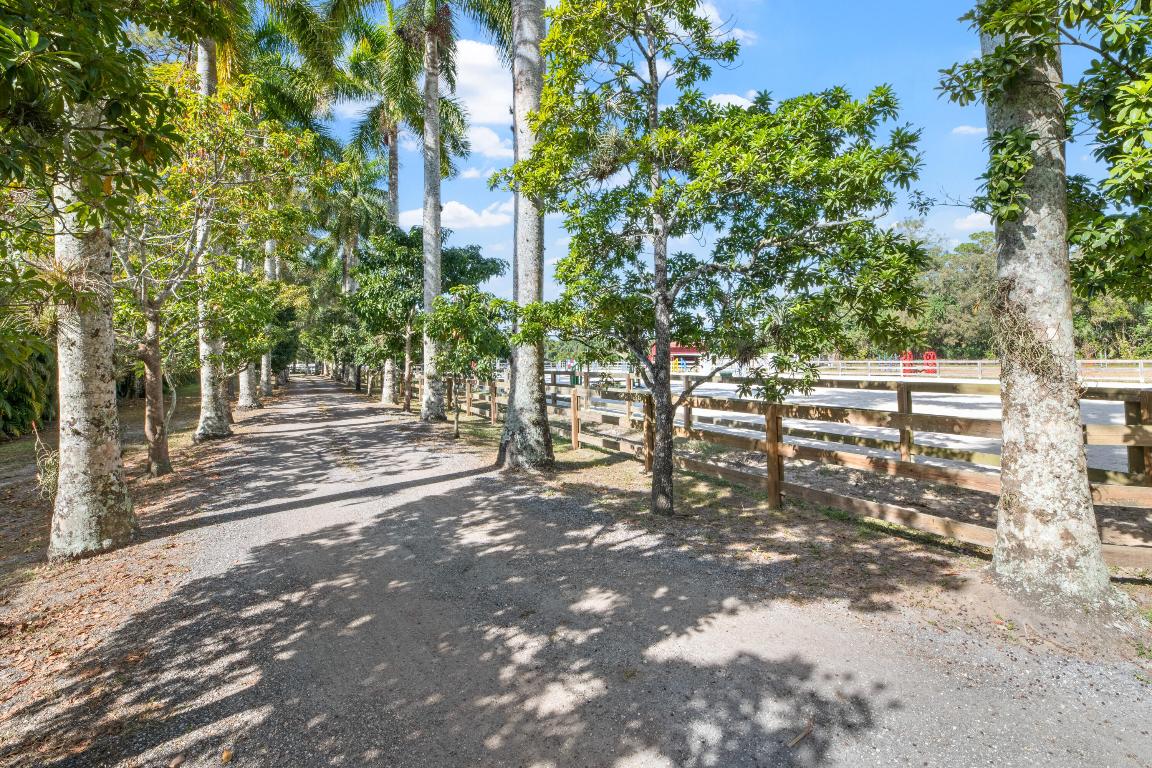 LOXAHATCHEE GROVES - Residential