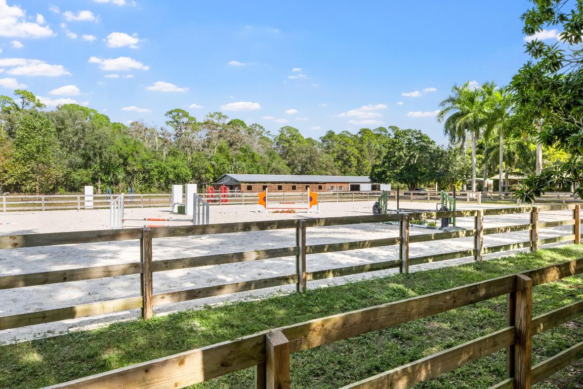 LOXAHATCHEE GROVES - Residential