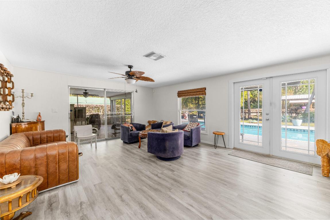 LOXAHATCHEE GROVES - Residential