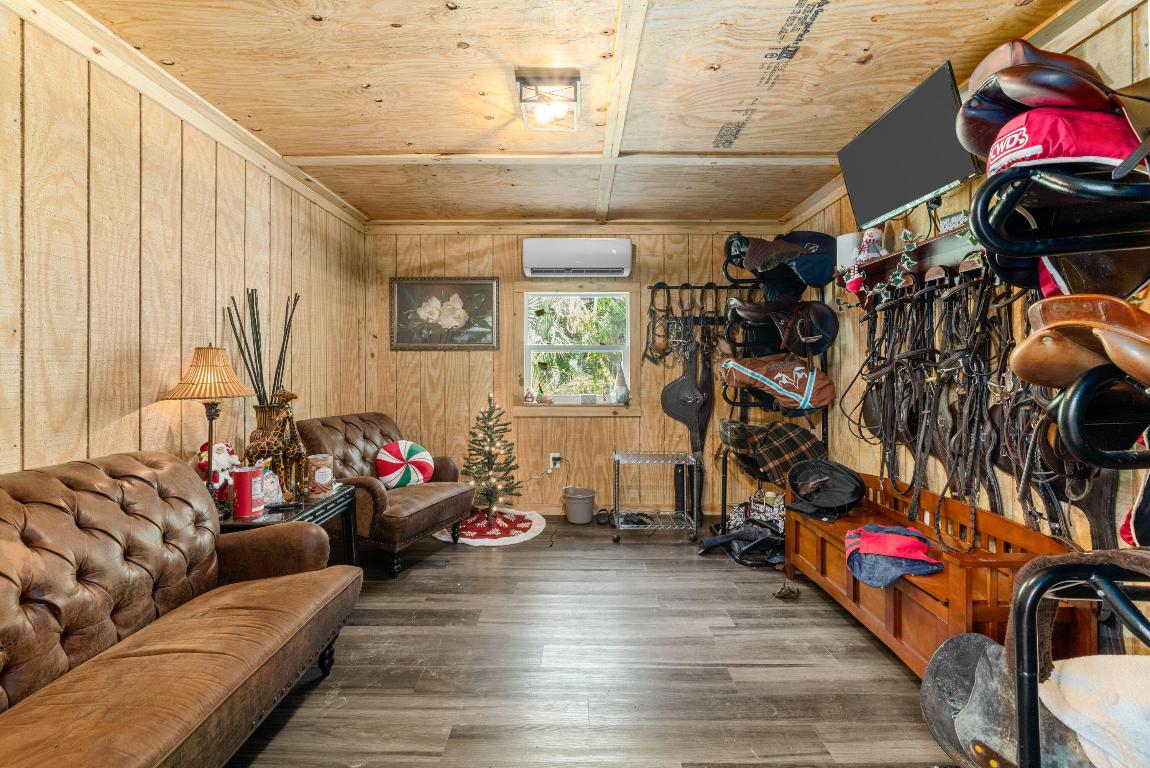 LOXAHATCHEE GROVES - Residential