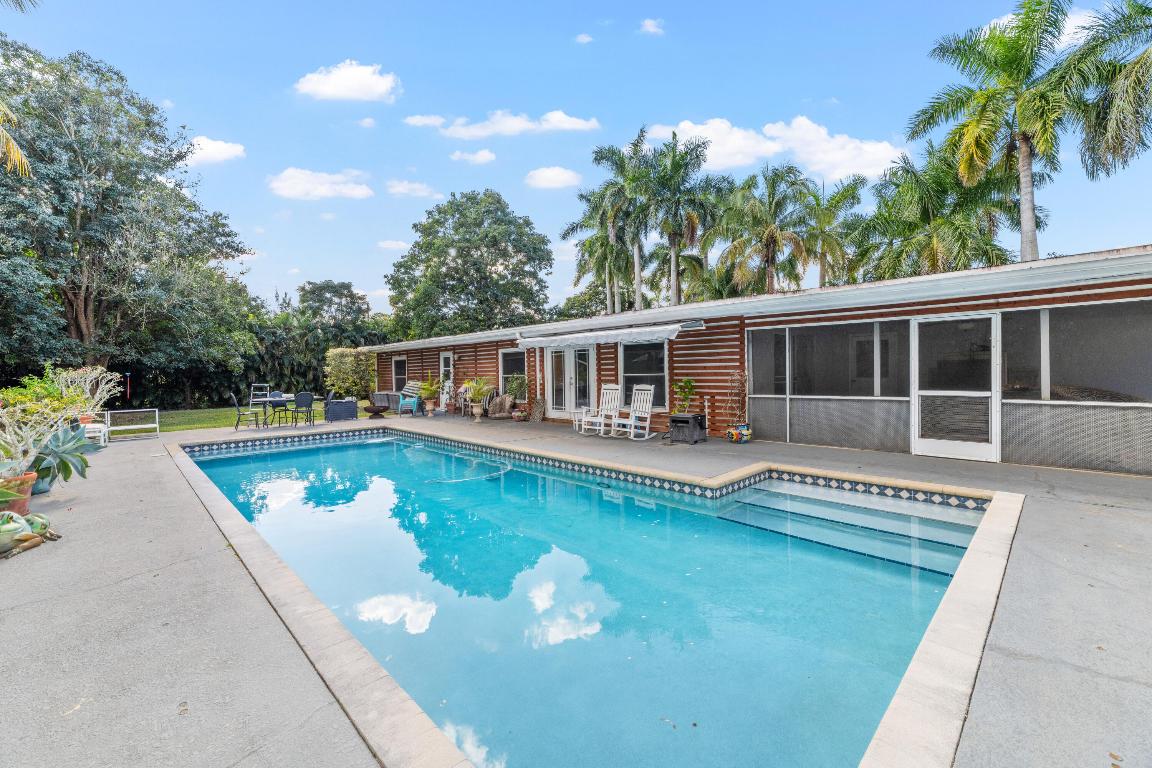 LOXAHATCHEE GROVES - Residential