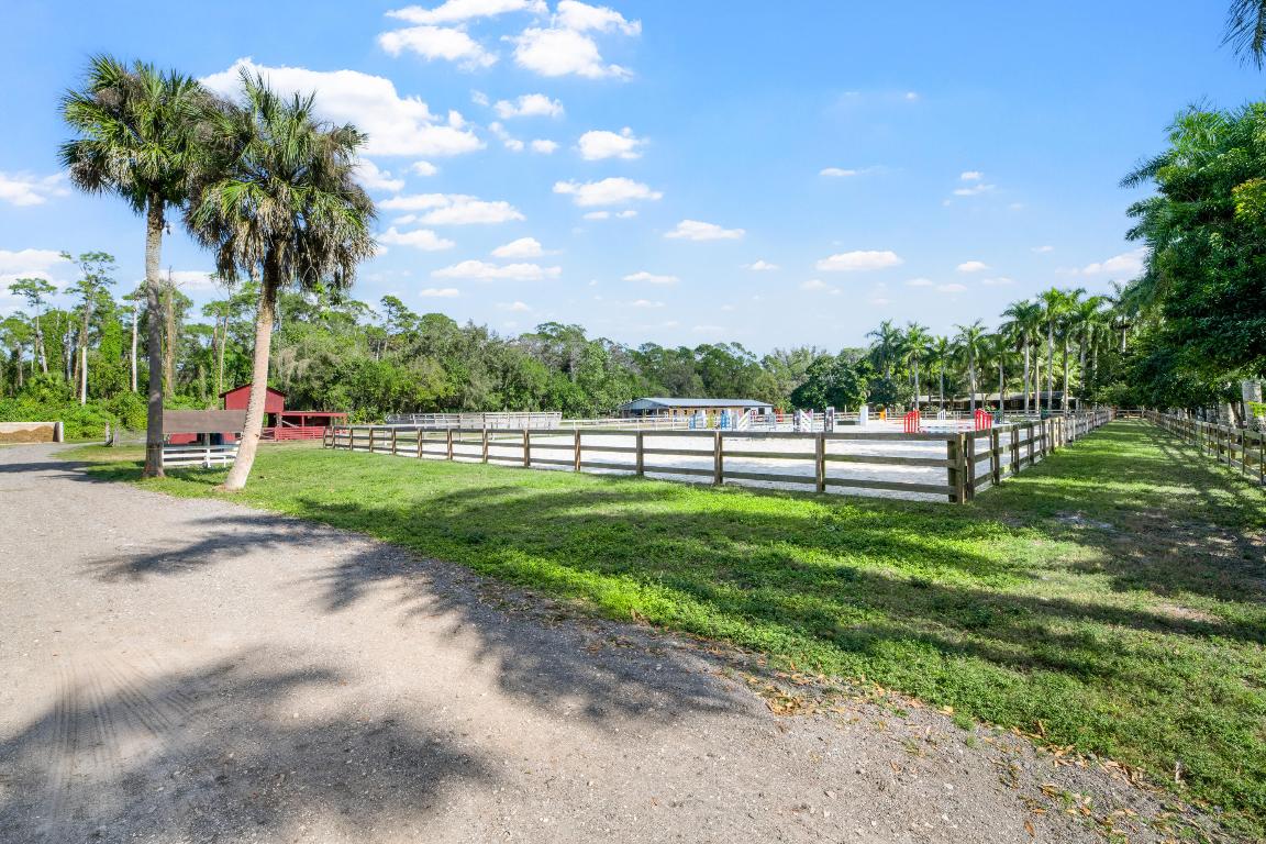LOXAHATCHEE GROVES - Residential
