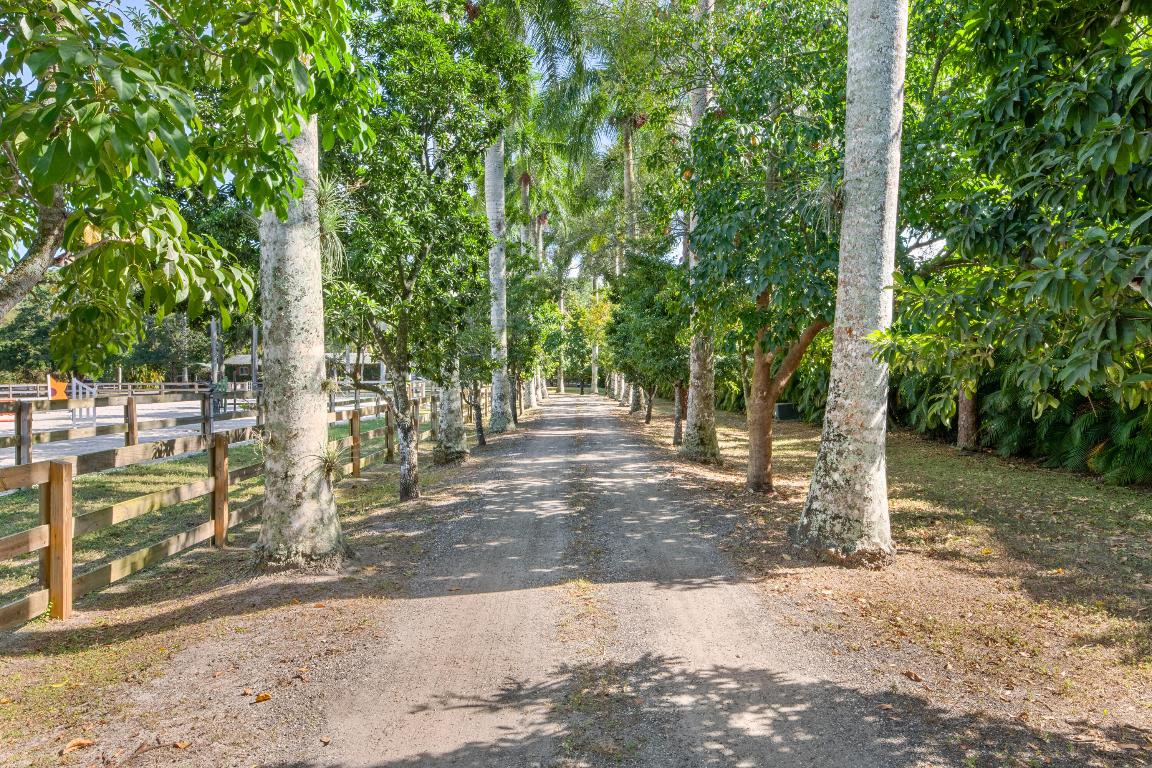 LOXAHATCHEE GROVES - Residential