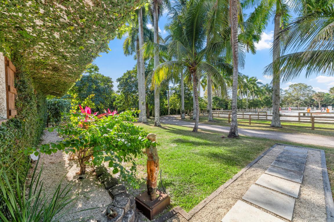 LOXAHATCHEE GROVES - Residential