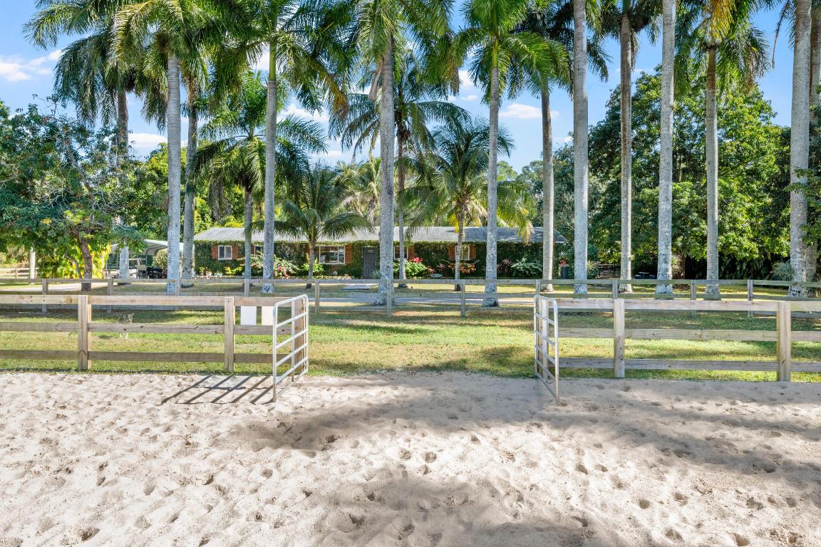 LOXAHATCHEE GROVES - Residential