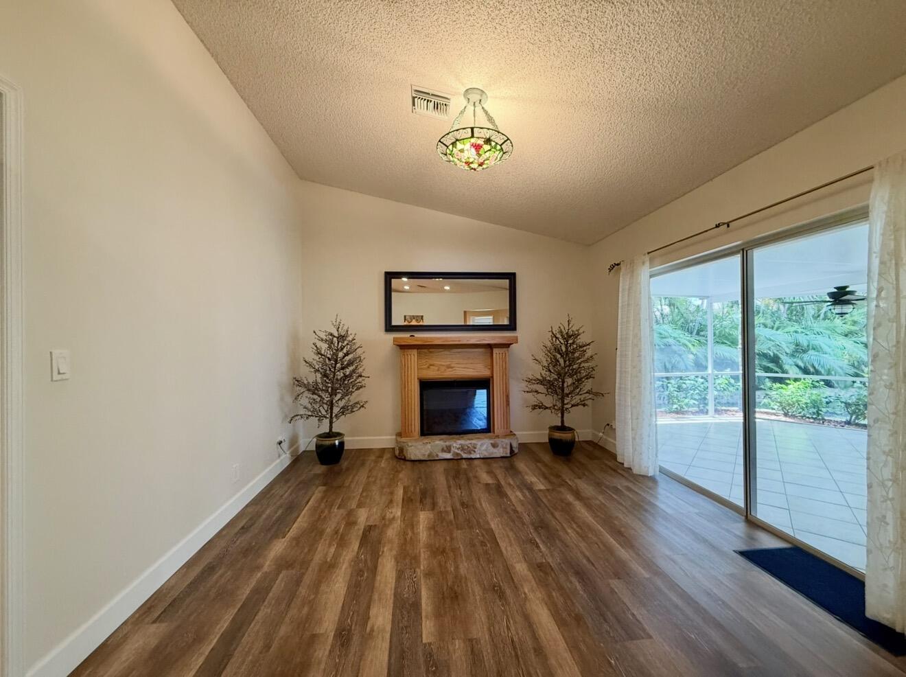 SPRINGTREE - Residential