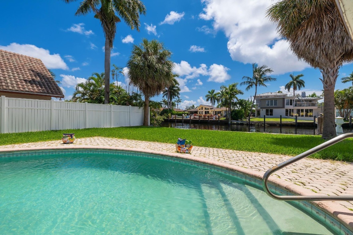 SANTA BARBARA SHORES - Residential