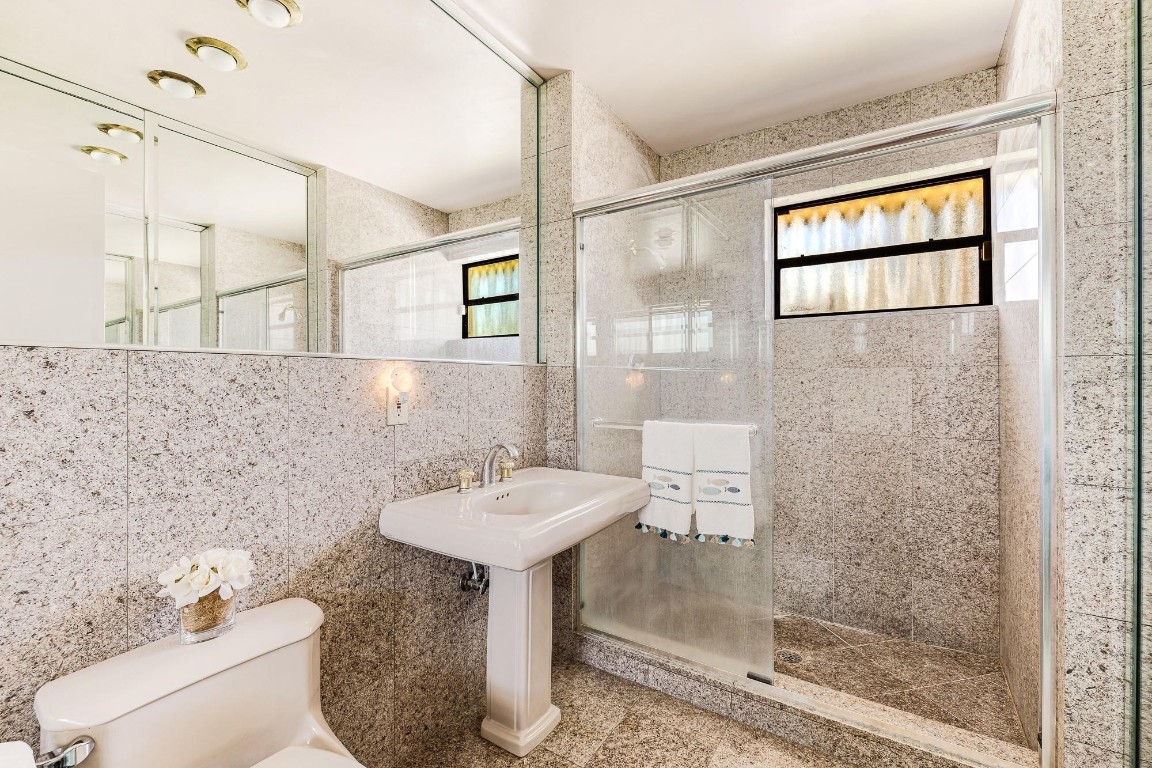 SANTA BARBARA SHORES - Residential