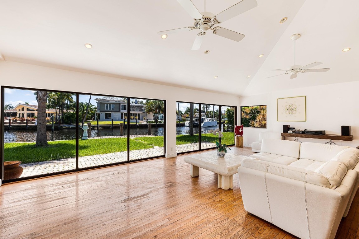 SANTA BARBARA SHORES - Residential