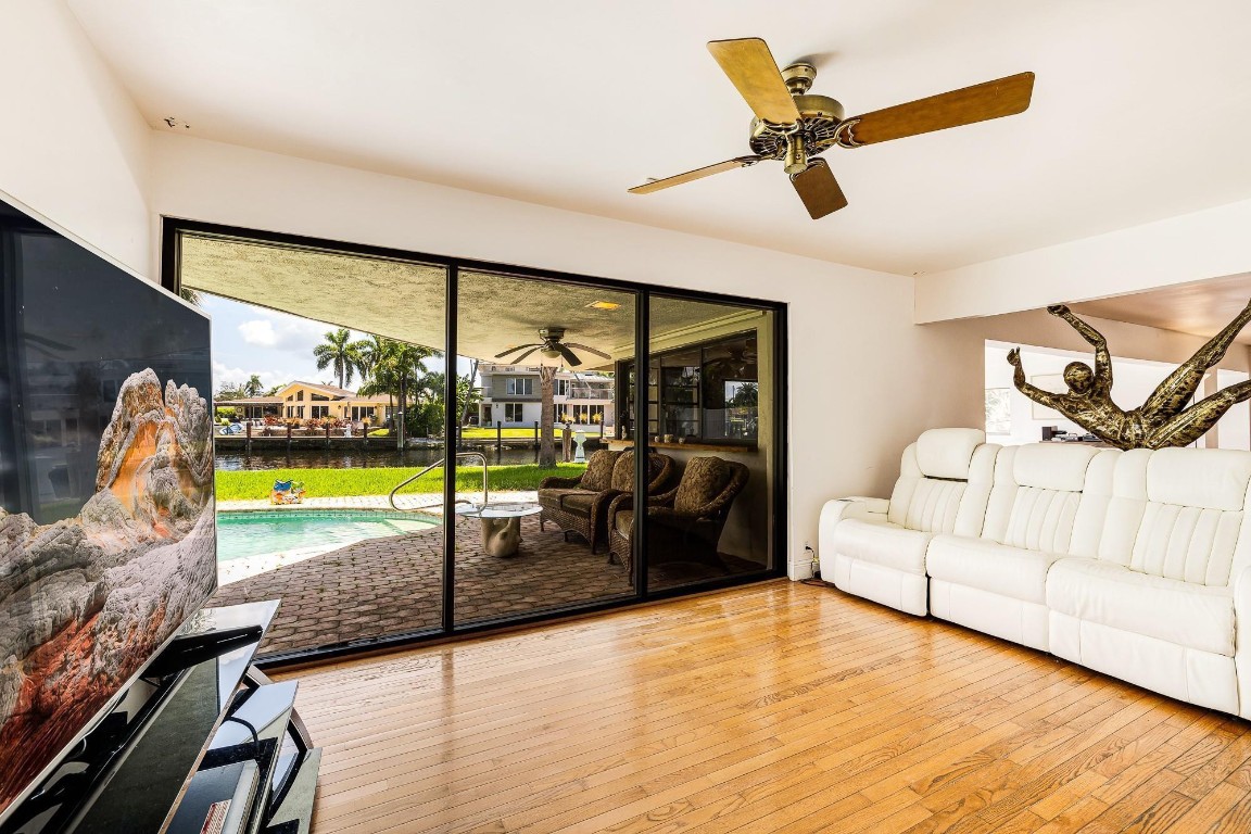 SANTA BARBARA SHORES - Residential