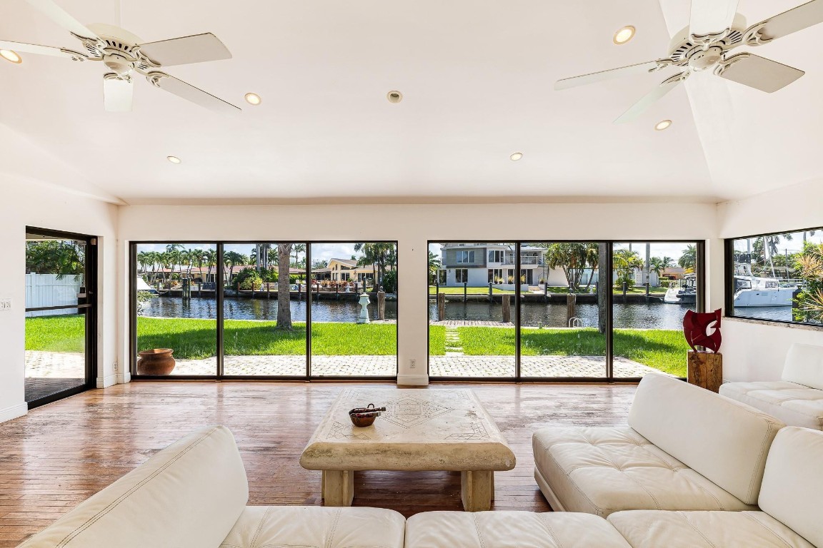 SANTA BARBARA SHORES - Residential