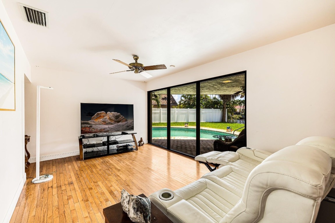 SANTA BARBARA SHORES - Residential