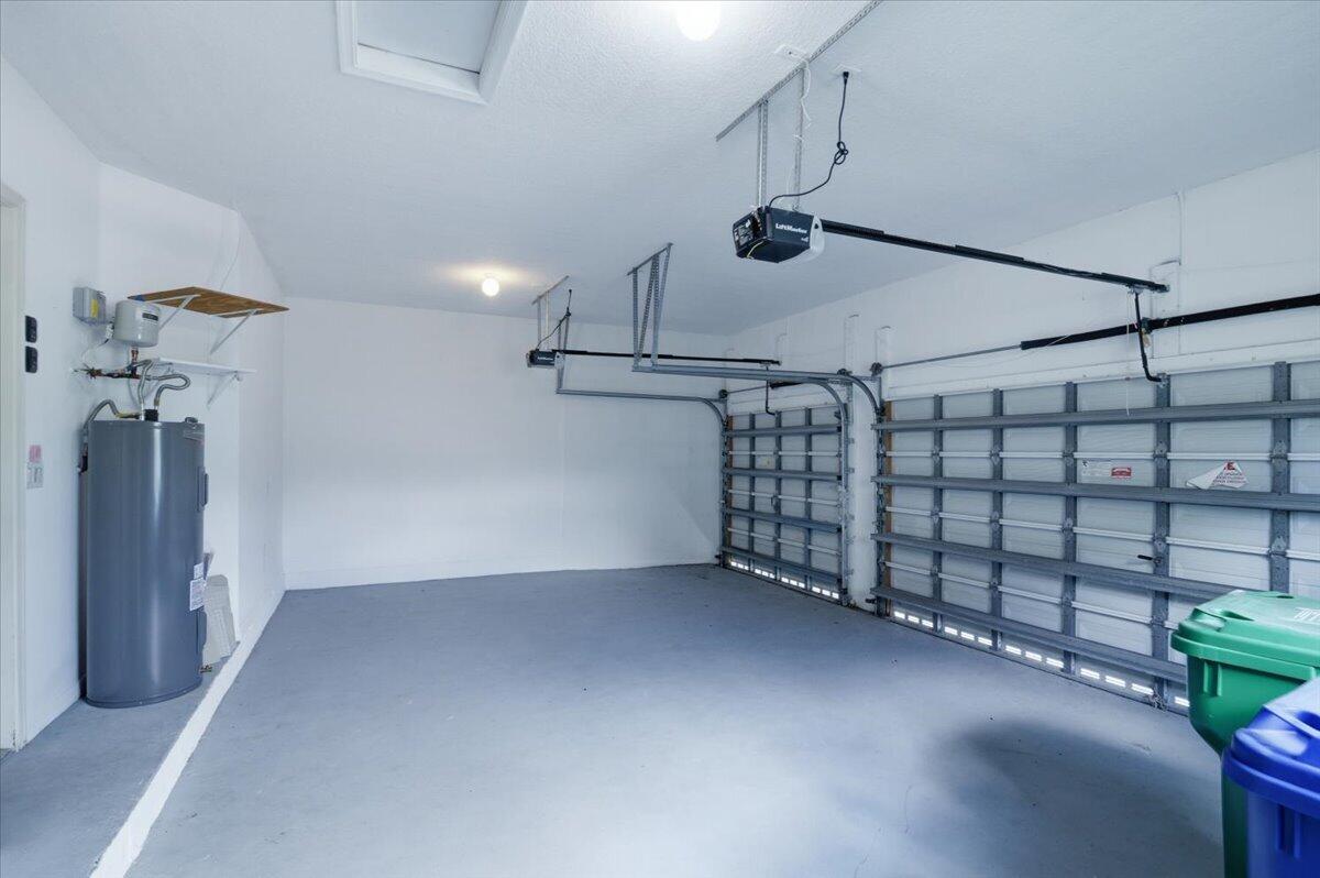 WINDSOR PALMS - Residential