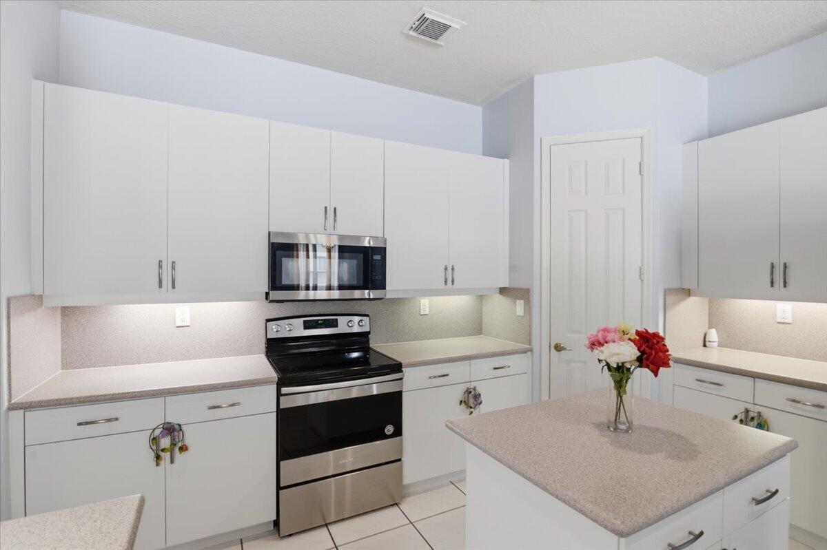 WINDSOR PALMS - Residential