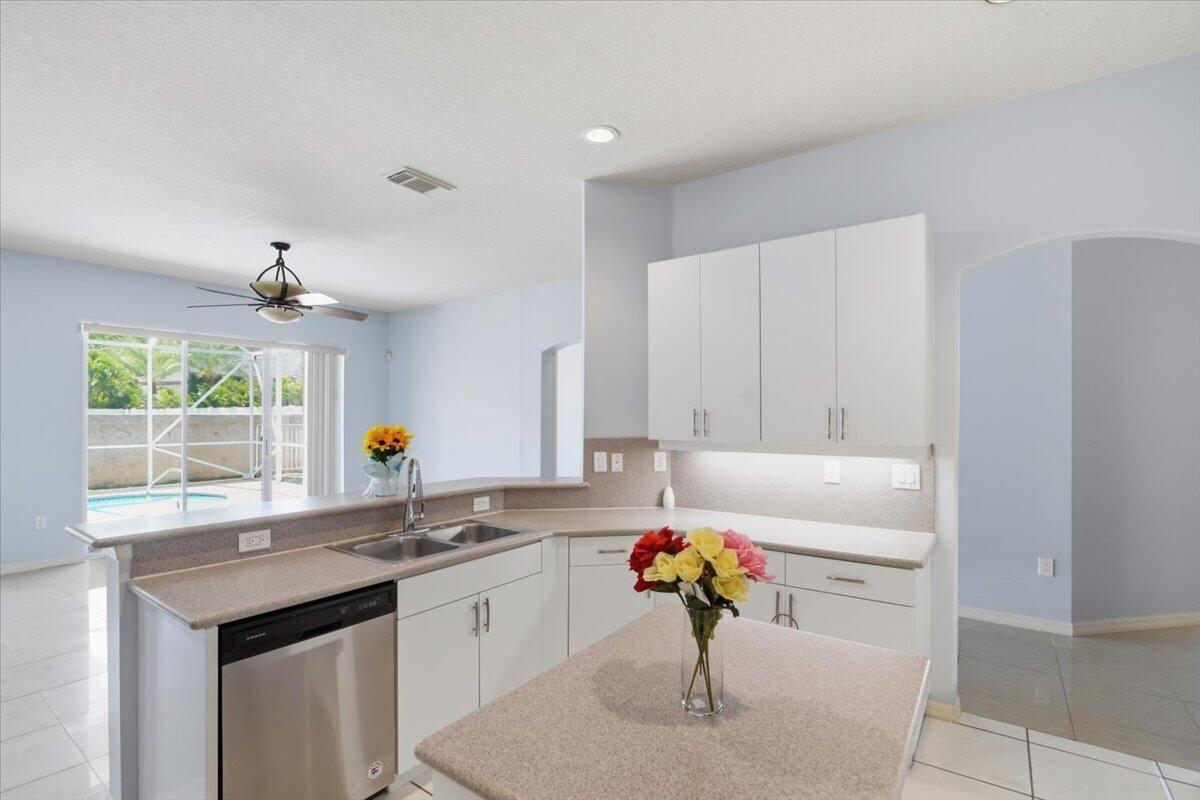 WINDSOR PALMS - Residential