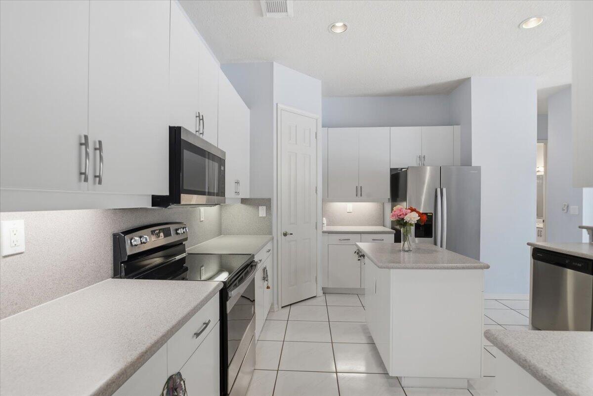 WINDSOR PALMS - Residential