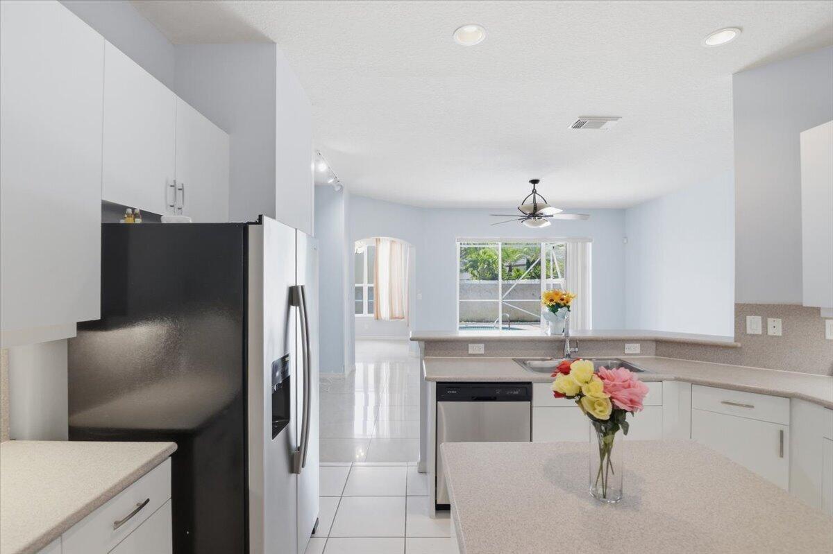 WINDSOR PALMS - Residential