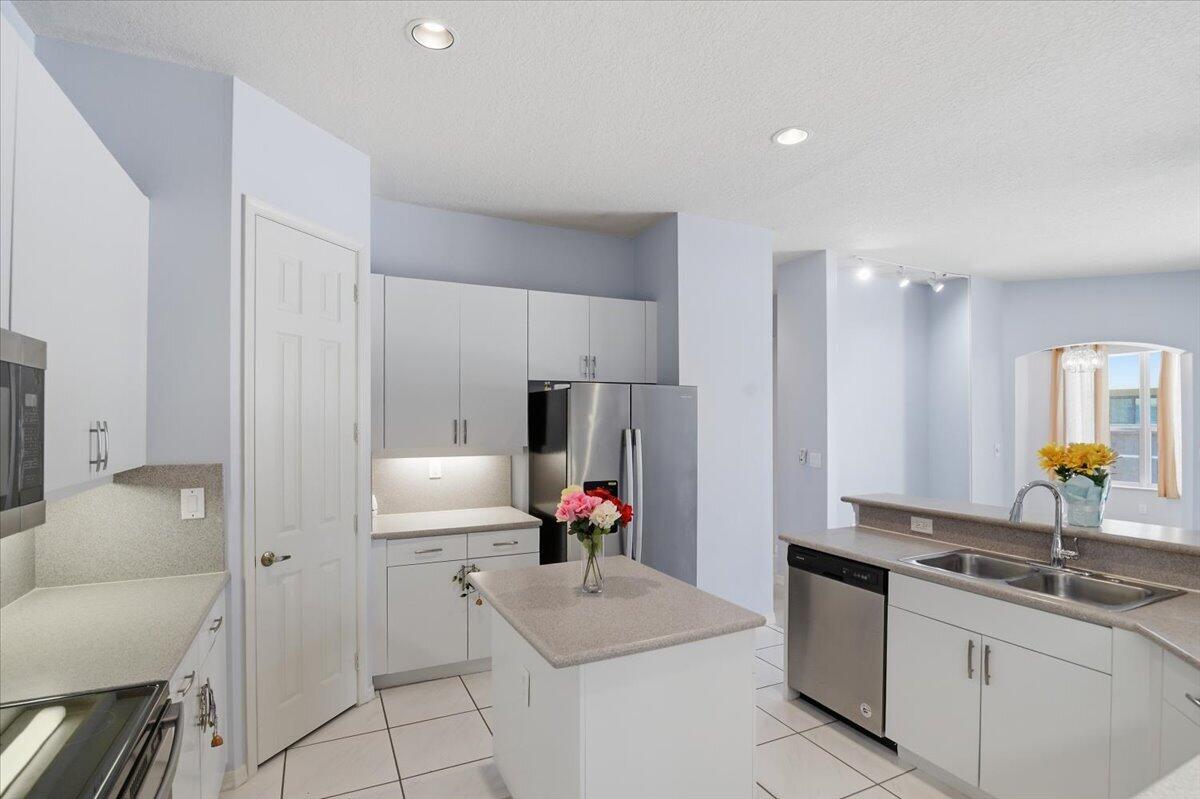 WINDSOR PALMS - Residential