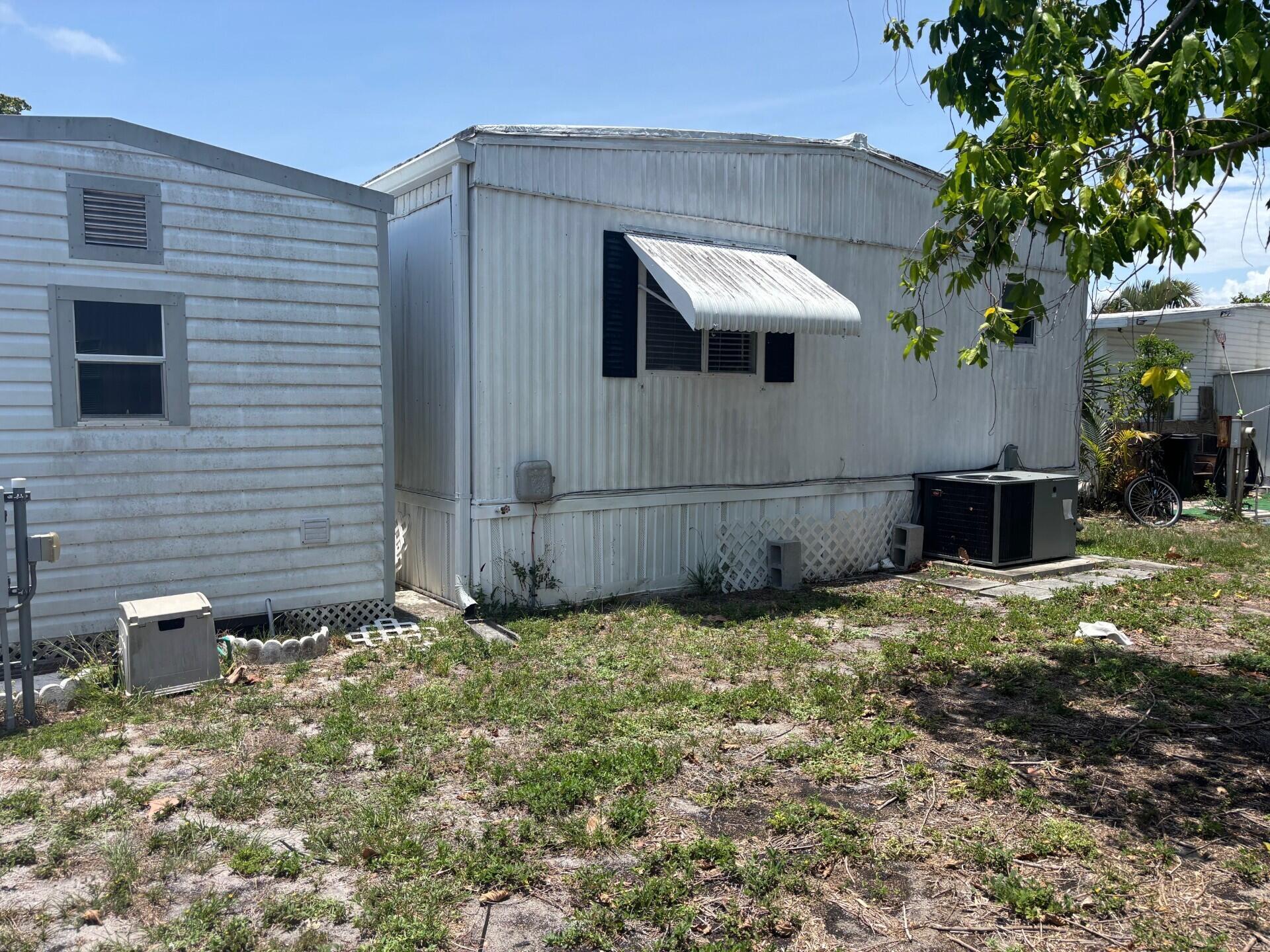 COUNTRY KNOLLS - Residential