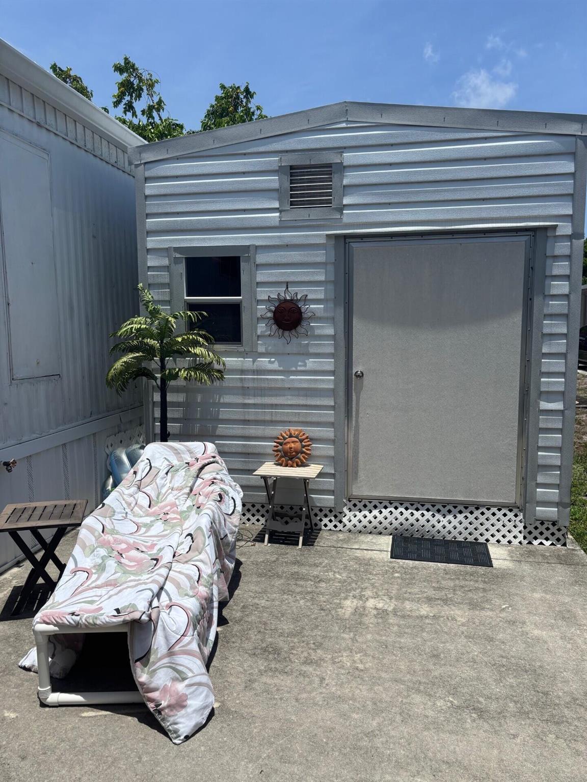 COUNTRY KNOLLS - Residential