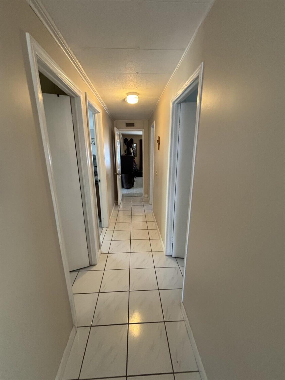 COUNTRY KNOLLS - Residential