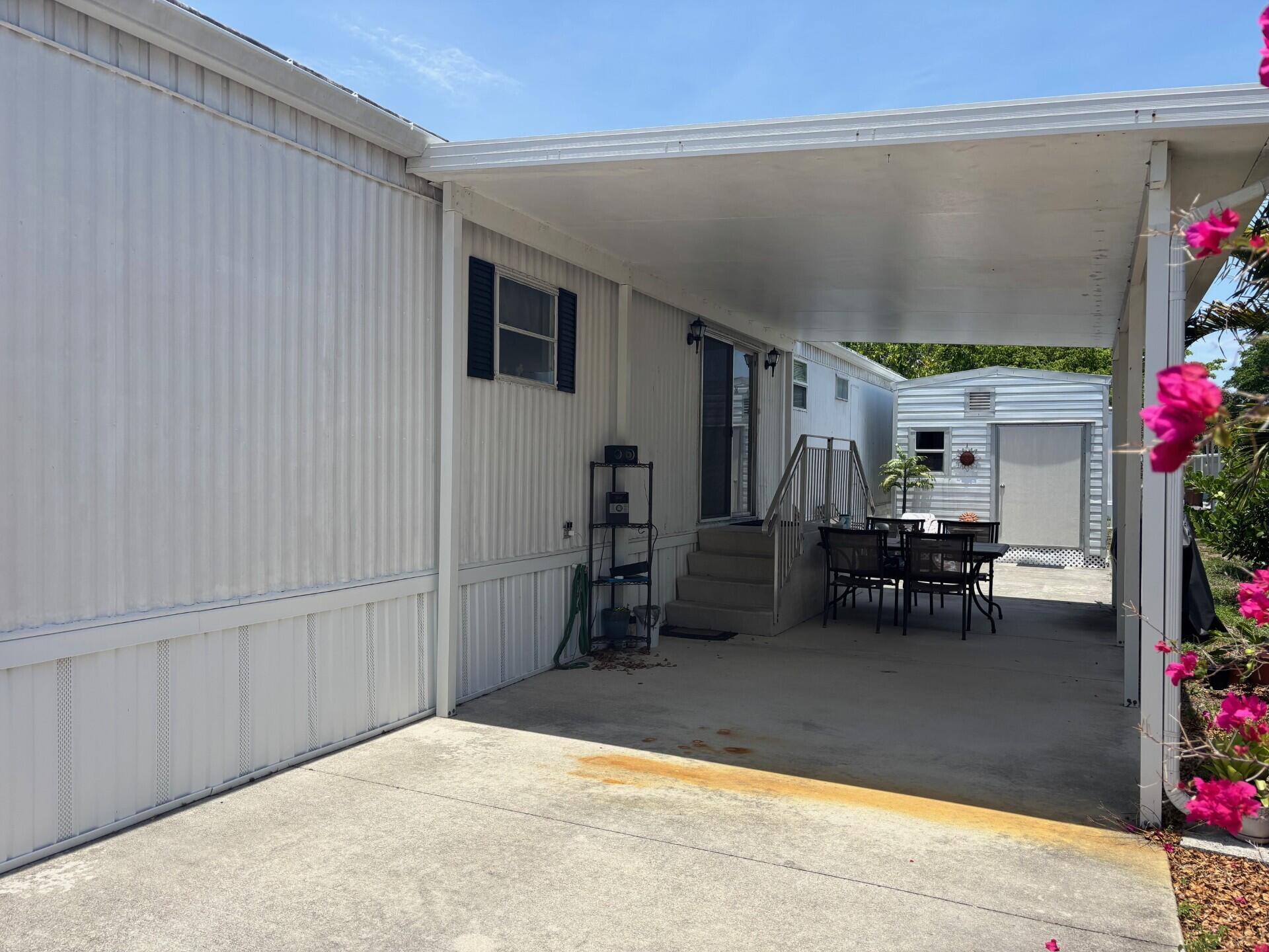 COUNTRY KNOLLS - Residential