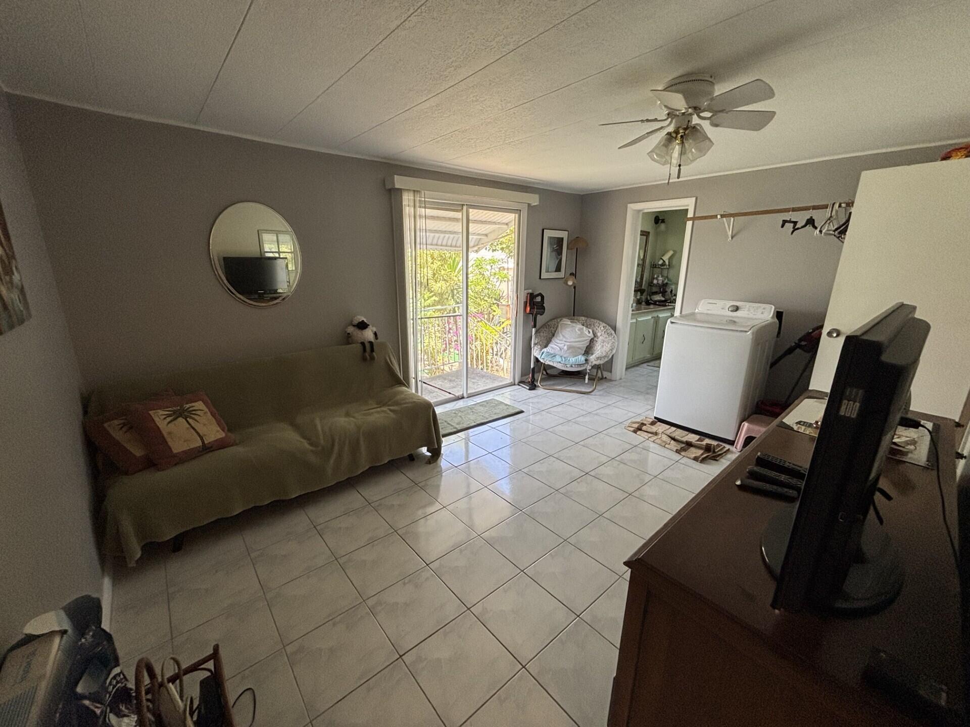 COUNTRY KNOLLS - Residential