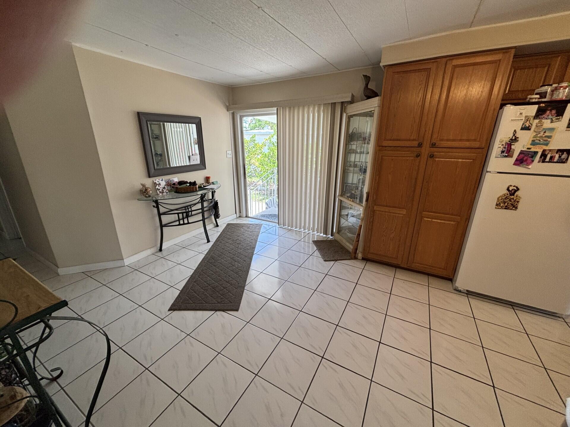 COUNTRY KNOLLS - Residential