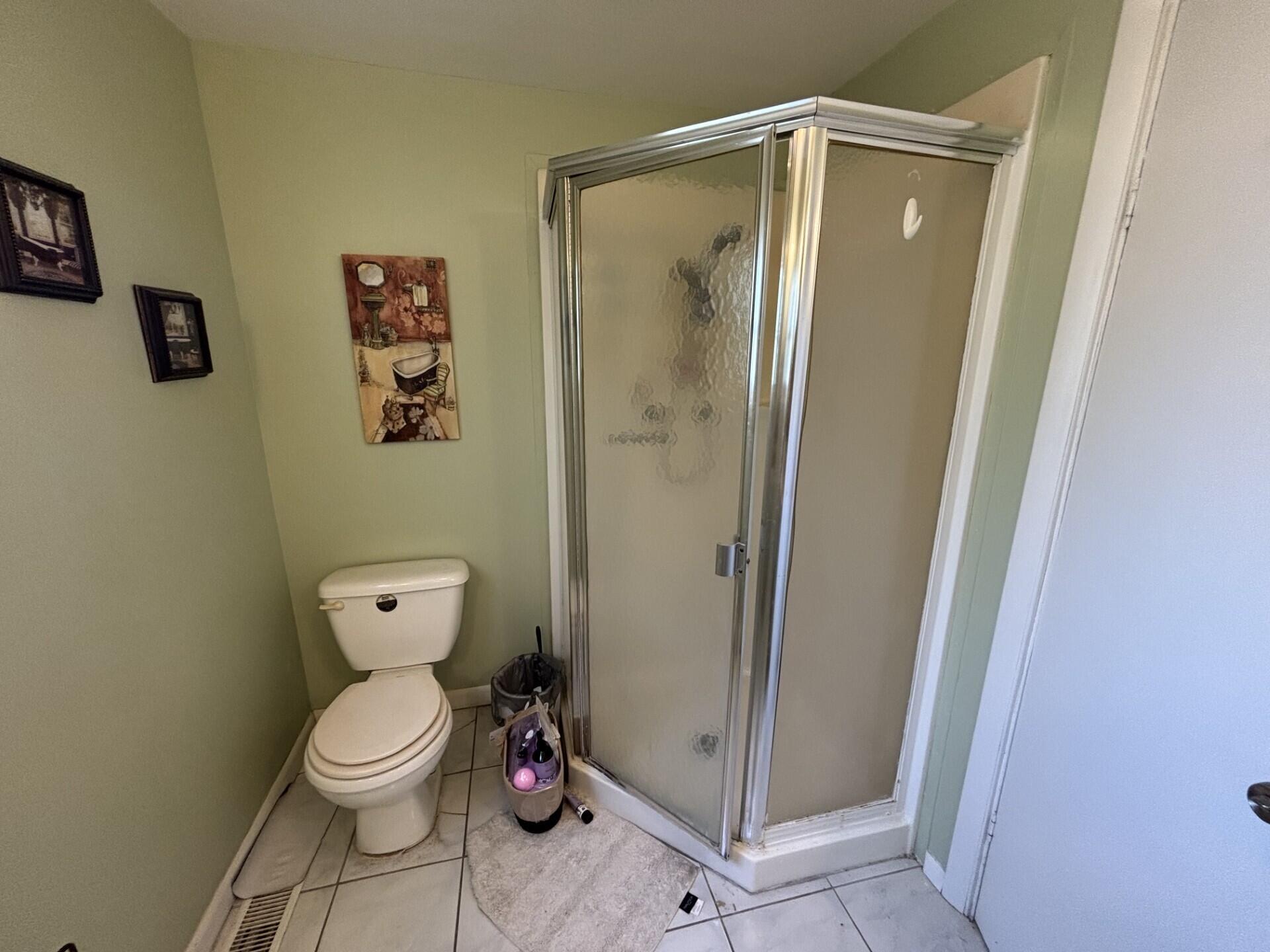 COUNTRY KNOLLS - Residential