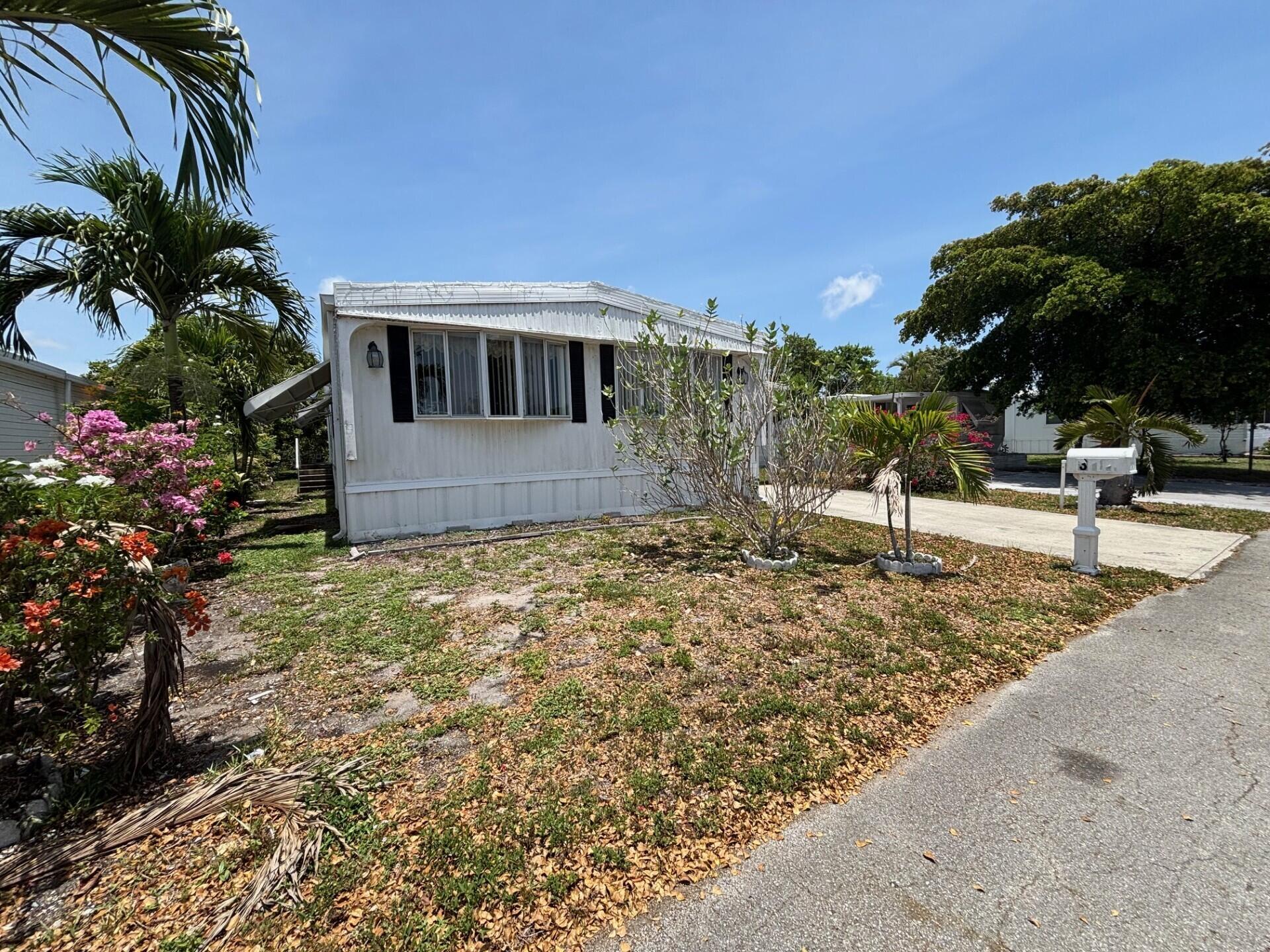 CALL TODAY TO VIEW THIS BEAUTIFULL, SPACIOUS AND VERY WELL MAINTAINED HOME WITH 4 BEDROOMS, 2 BATH'S AND CENTRAL AIR. COUNTRY KNOLLS IS A 55+ COMMUNITY CLOSE TO THE DESIRABLE BEACH OF DEERFIELD. THE WORRY-FREE SOUTH FLORIDA LIFESTYLE, WITH AMENITIES GALORE. CALL TODAY FOR AN APPOINTMENT. IT WON'T LAST!!! LOT RENTAL $955 MONTLY.