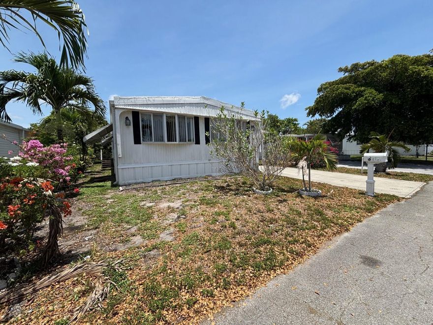 CALL TODAY TO VIEW THIS BEAUTIFULL, SPACIOUS AND VERY WELL MAINTAINED HOME WITH 4 BEDROOMS, 2 BATH'S AND CENTRAL AIR. COUNTRY KNOLLS IS A 55+ COMMUNITY CLOSE TO THE DESIRABLE BEACH OF DEERFIELD. THE WORRY-FREE SOUTH FLORIDA LIFESTYLE, WITH AMENITIES GALORE.  CALL TODAY FOR AN APPOINTMENT. IT WON'T LAST!!! LOT RENTAL $955 MONTLY.