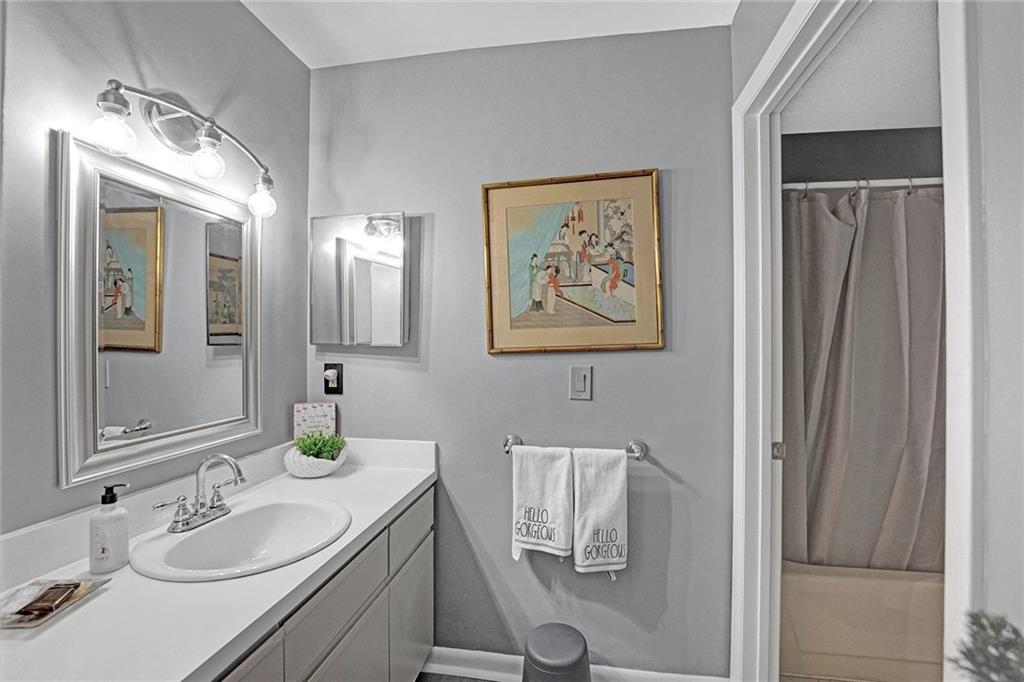 POINTE PARK CONDOS - Residential