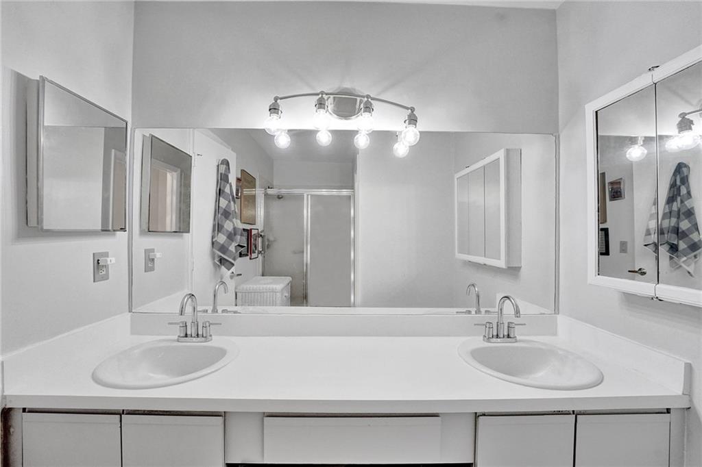 POINTE PARK CONDOS - Residential