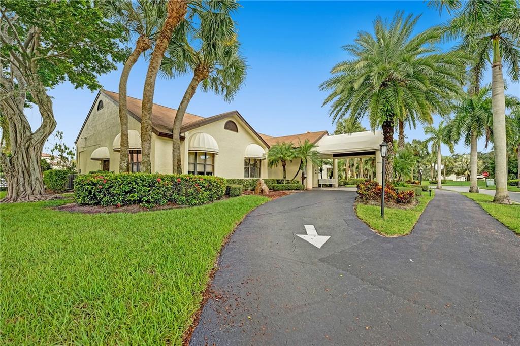 POINTE PARK CONDOS - Residential